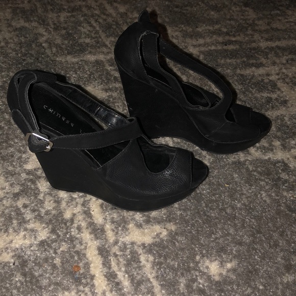 Criss cross Chinese Laundry wedges - Picture 3 of 4